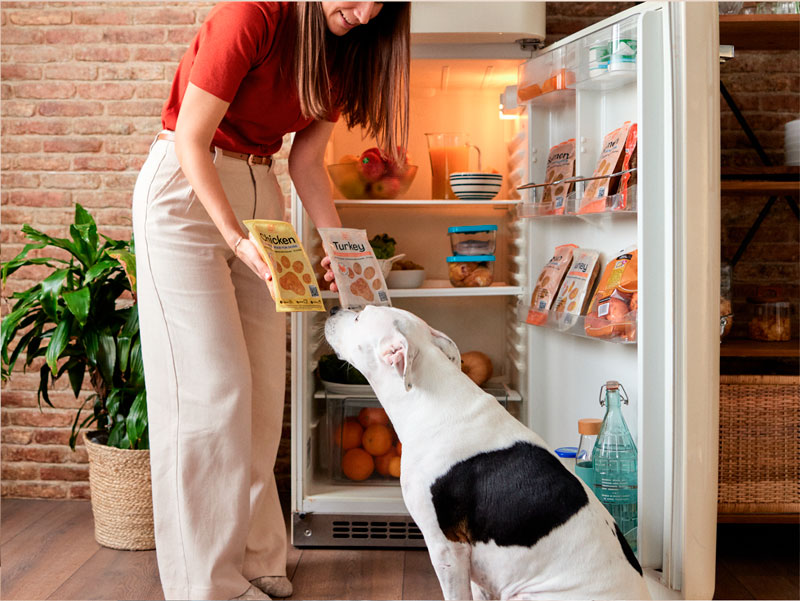 Scegliendo cibo naturale per cani